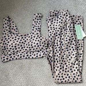 Gilly Hicks leggings and bra